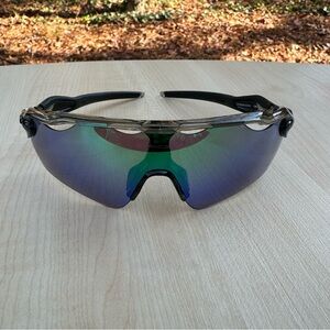 BRAND NEW IN BOX! OAKLEY sunglasses for men with case and extra lenses RADAREV